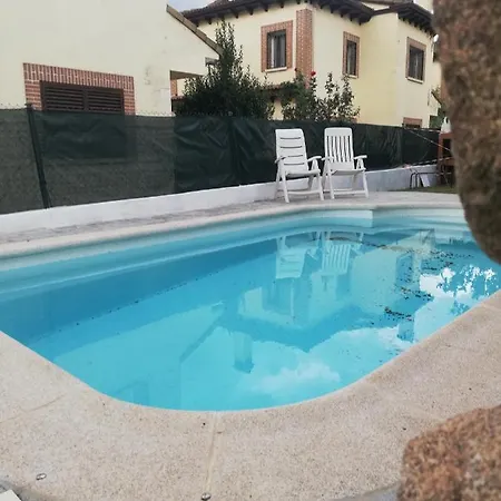 Guijarro Con Piscina 