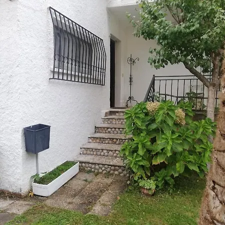 Guijarro Con Piscina 