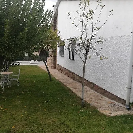 Guijarro Con Piscina 