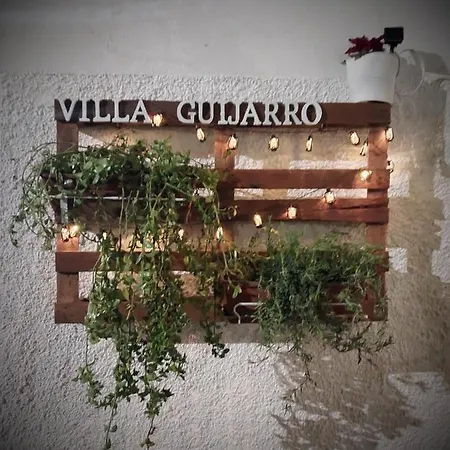 Guijarro Con Piscina 