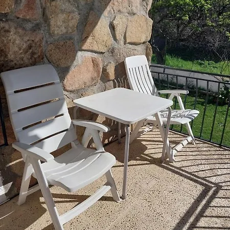 Guijarro Con Piscina 